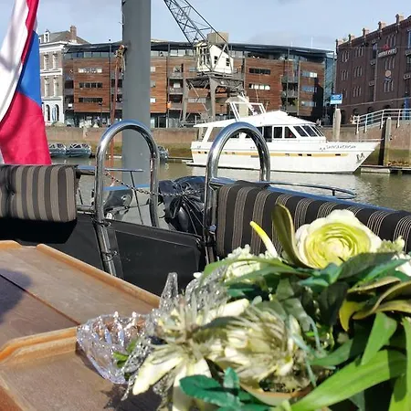 Dutch Yachthotel Úszó hotel