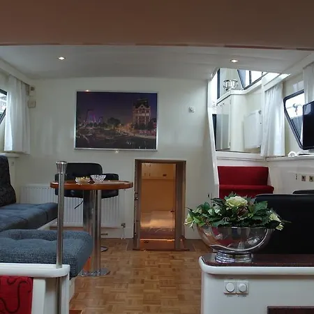 Úszó hotel Dutch Yachthotel