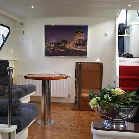 Botel Dutch Yachthotel
